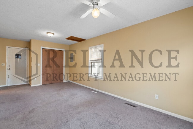 Building Photo - 1913 N Hood St