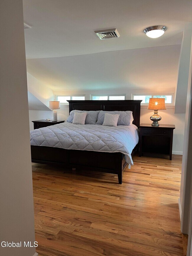 Building Photo - 165 Lake Ave