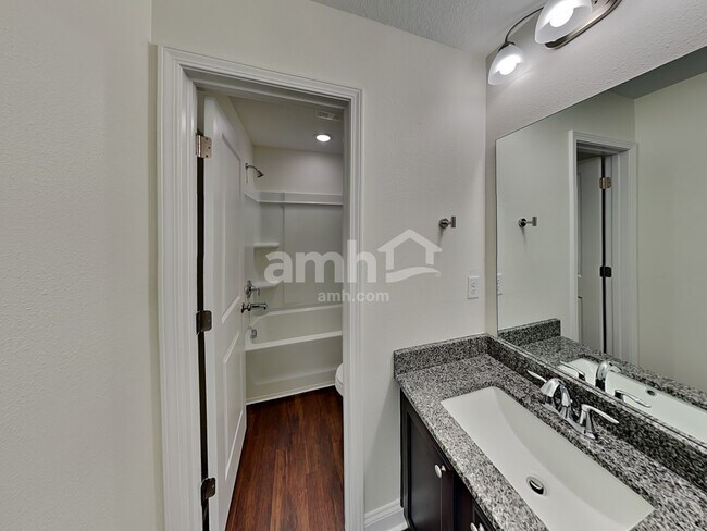 Building Photo - 347 Banyan Frst Dr