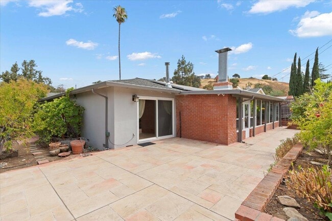 Building Photo - 1040 Fleetwood Dr