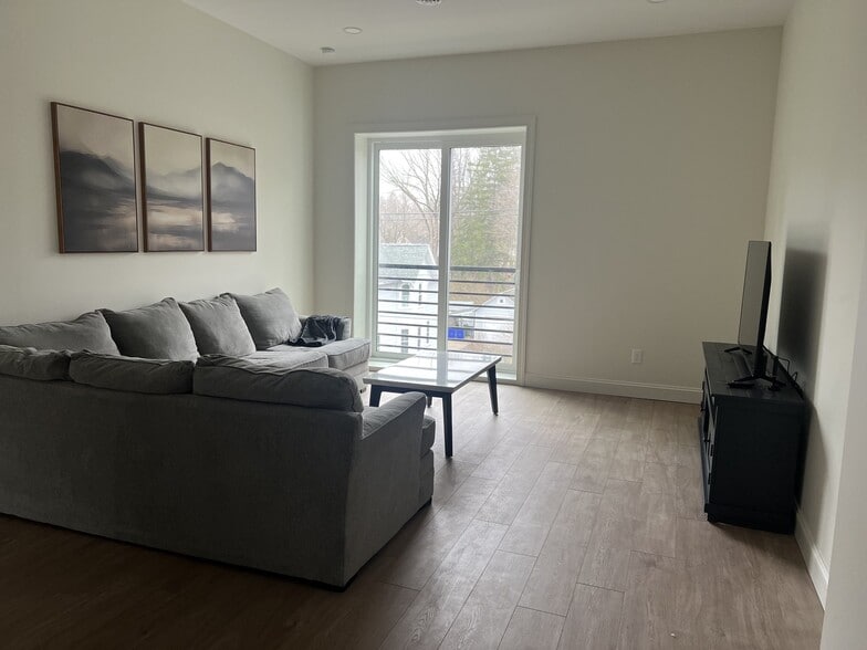 Building Photo - 425 Prospect Ave