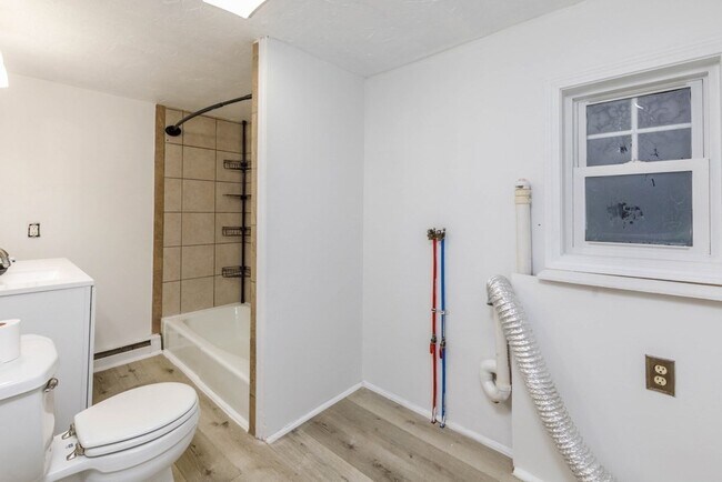 Building Photo - 13 Greenwood St