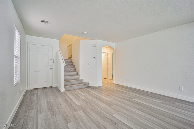 Building Photo - 4757 Englewood Ave