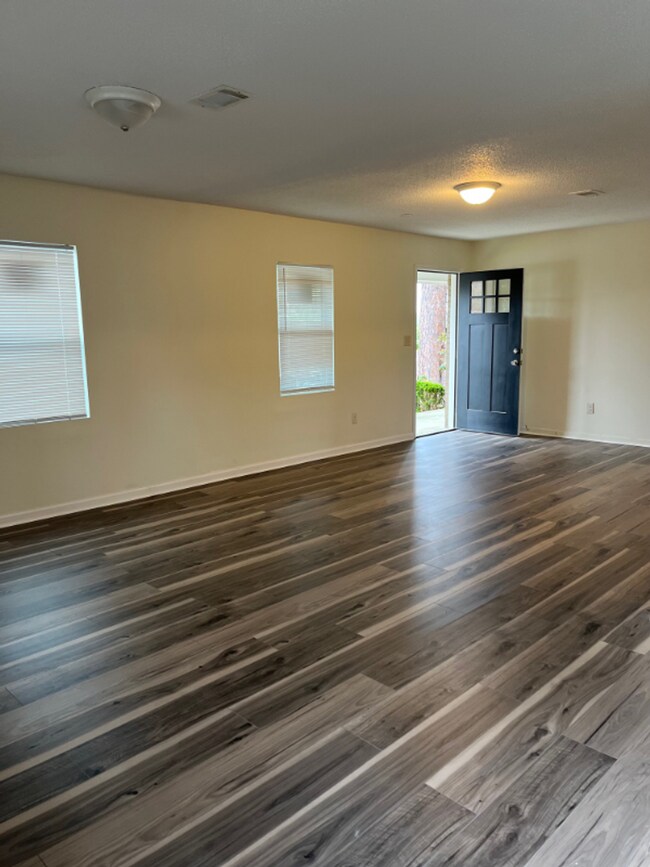 Building Photo - 3 Br Brick Ranch