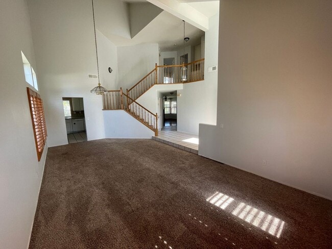 Building Photo - Highly Desirable 4b/3b Orangecrest Home