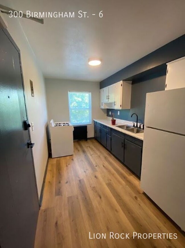 Building Photo - Charming Urban Living for $1,099/month!