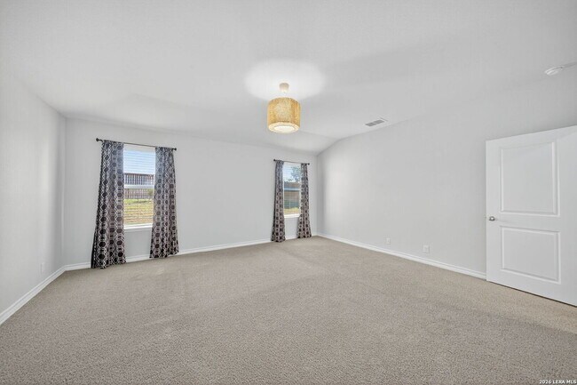 Building Photo - Open Floor Plan 4 Bed/2.5 Bath Home in Alamo Ranch