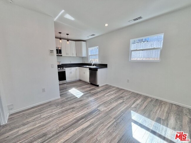 Building Photo - 3774 S Gramercy Pl