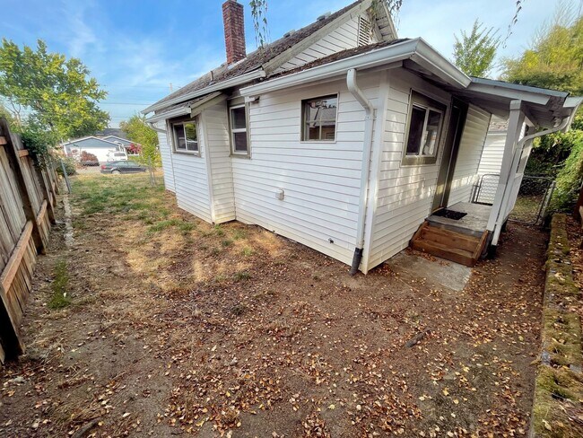Building Photo - Cozy Kenton Home with Fenced Yard, Shed