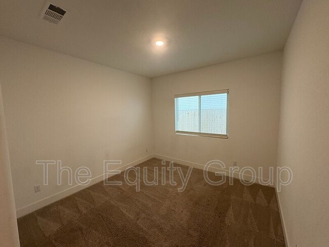 Building Photo - 217 E Tyler Ave