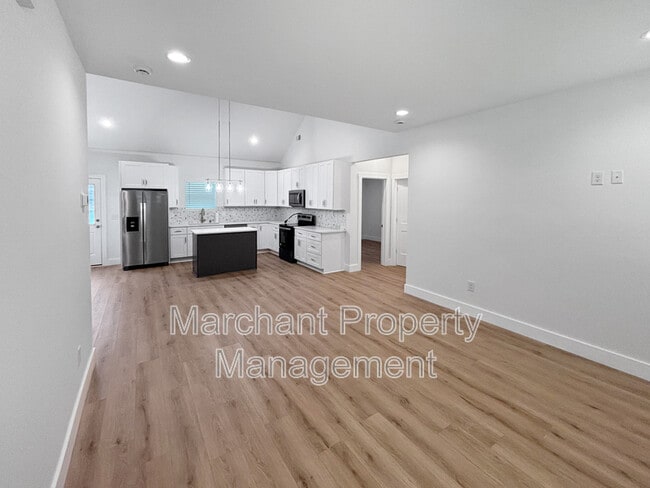 Building Photo - 7 20th St