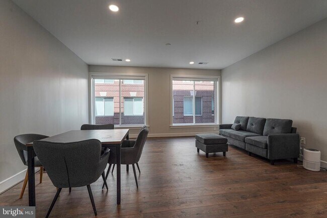 Building Photo - 635 Slaters Ln