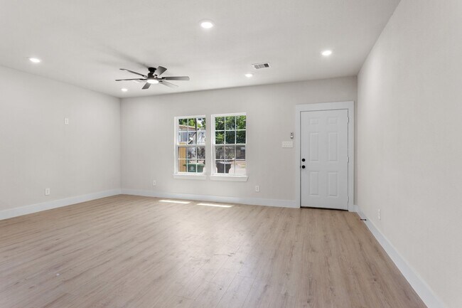 Building Photo - 1101 Wooding St