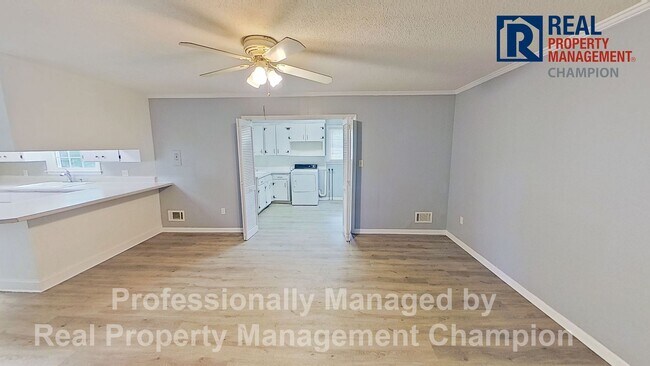 Building Photo - All Brick Ranch in the Heart of Hampstead