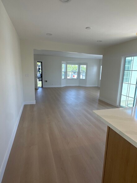 Building Photo - 9716 Felton Ave