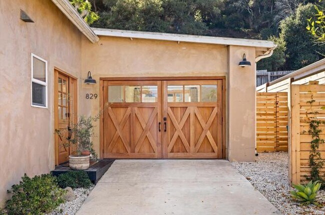 Building Photo - 829 Marilla Ave