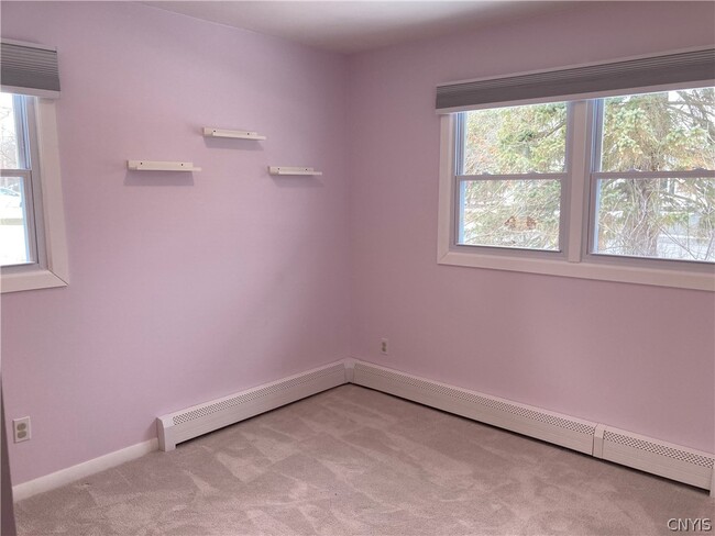 Building Photo - 449 Bugbee Dr