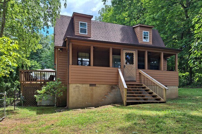 Building Photo - 247 Lakeview Ln