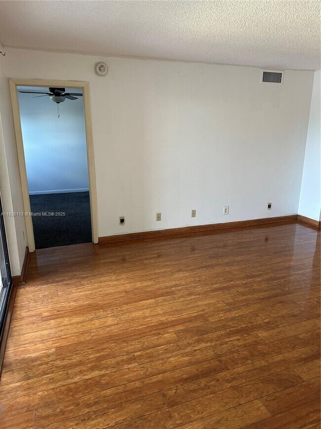 Building Photo - 6575 W Oakland Park Blvd