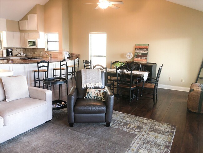 Building Photo - 45 Lakeview Village