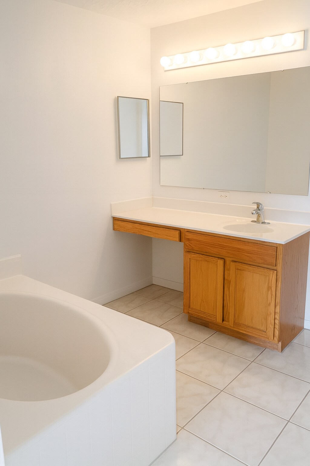 Primary Bathroom - 981 SW McElroy Ave