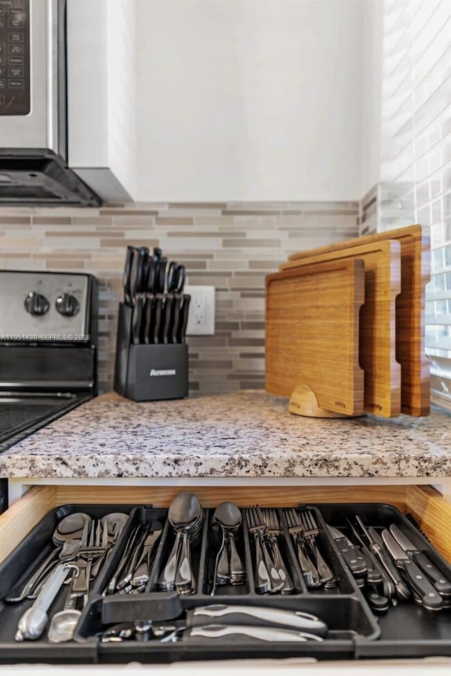 Building Photo - 1075 NE 12th Ave