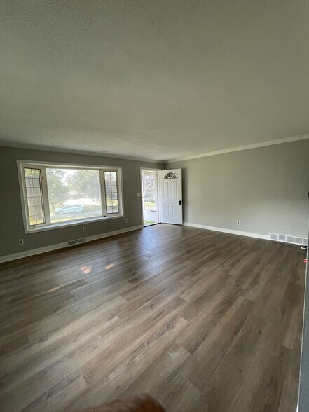 Building Photo - 2813 Hull Ave