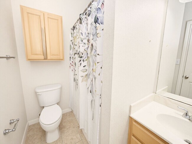 Building Photo - 2 bedroom Townhouse at Lake Beau Pre
