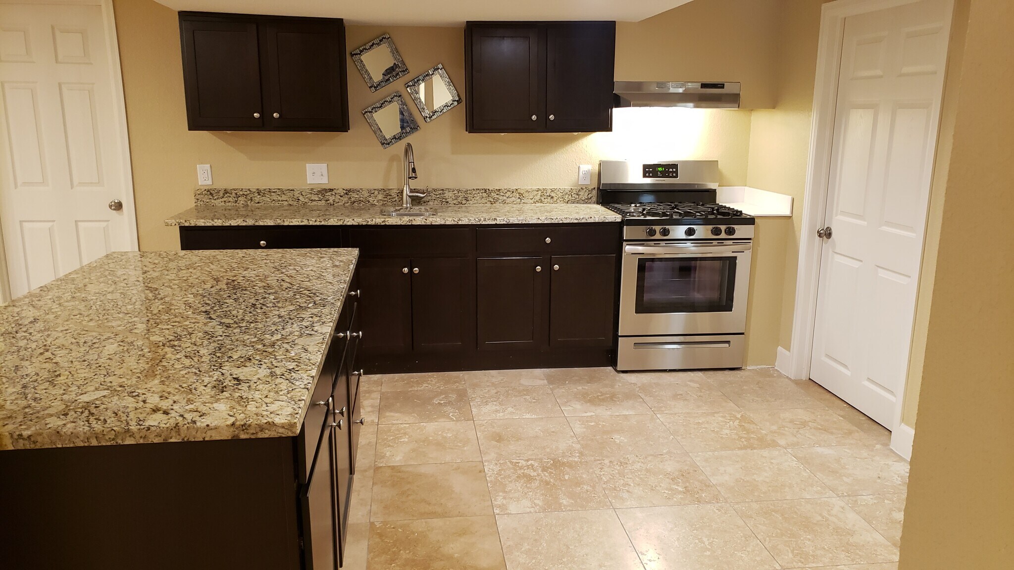 New appliances - 3250 Jasmine St