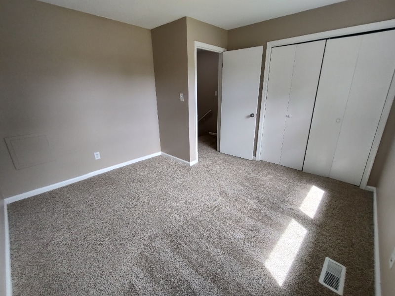 Building Photo - 705 Smithdale Dr
