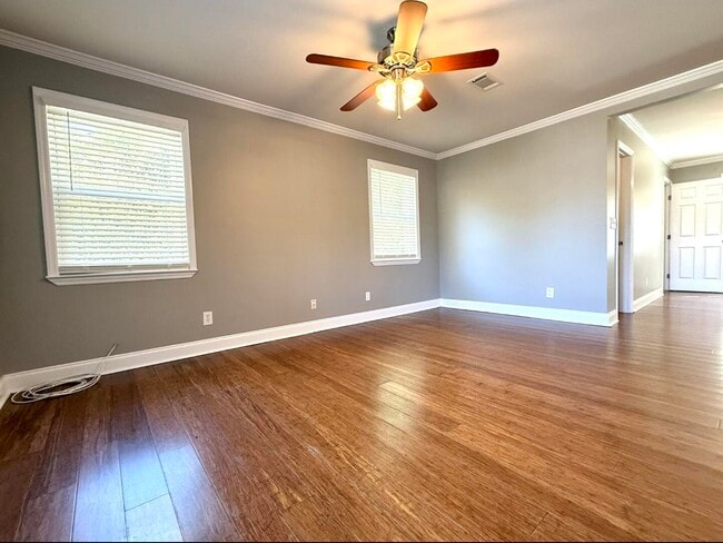 Building Photo - 223 Westmont Dr