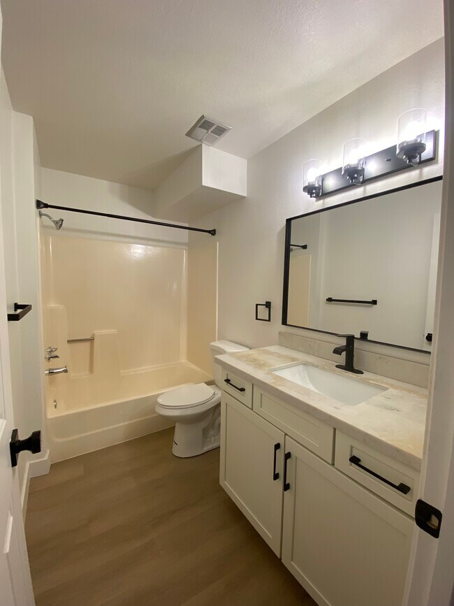 Building Photo - 14053 N Edgeworth Dr