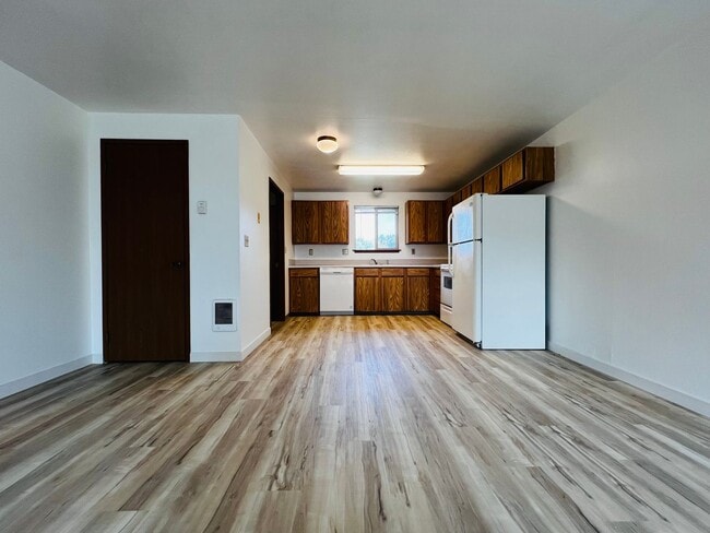Building Photo - Non-Refundable & Security Deposit Total: $1300.00