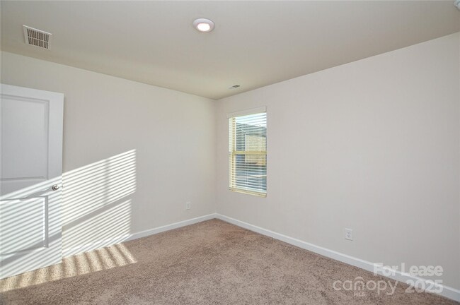 Building Photo - 3215 Lisburn St