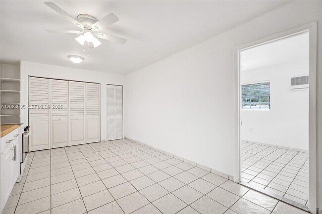Building Photo - 877 W 33rd St