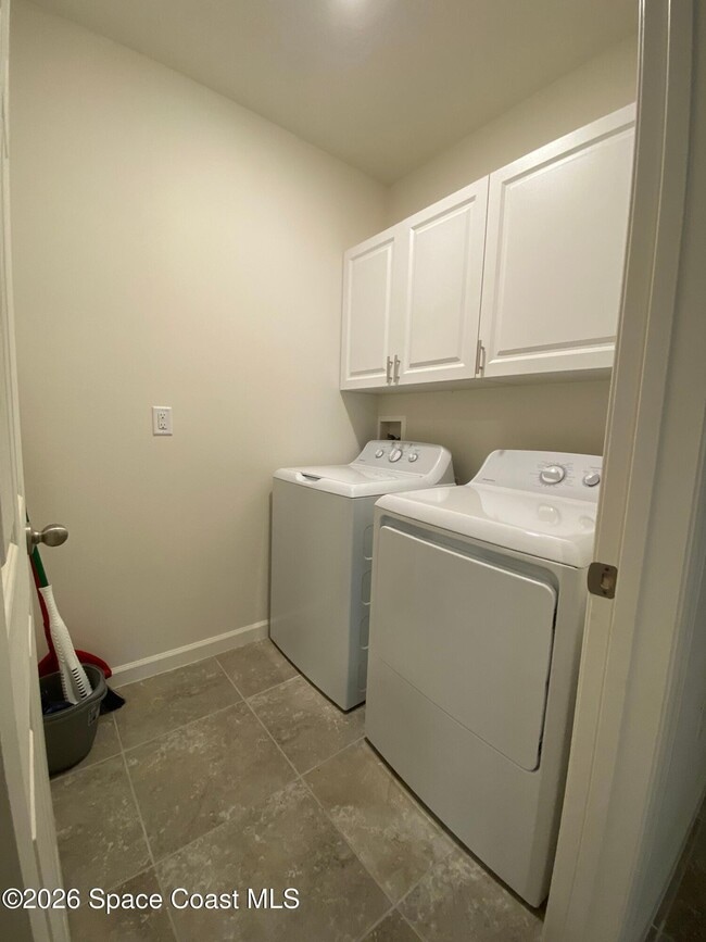 Building Photo - 980 Degroodt Rd SW