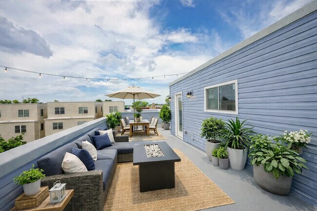 Building Photo - 1220 S 20th St