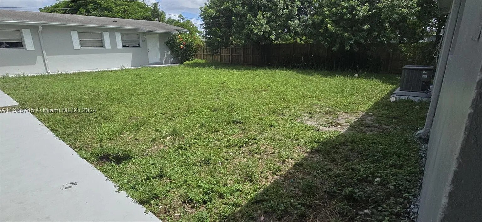 Building Photo - 2632 NW 18th Ter