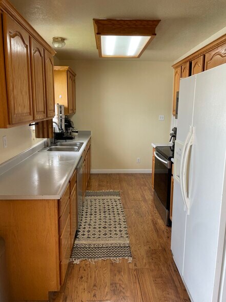 Building Photo - 305 W 100 N