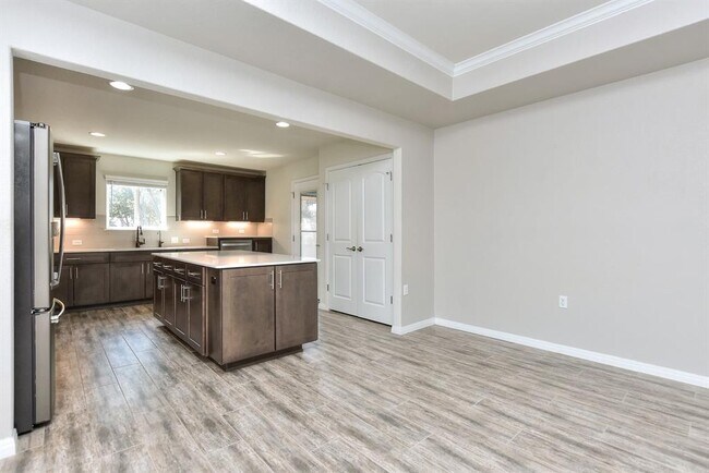 Building Photo - 220 Comal Ln