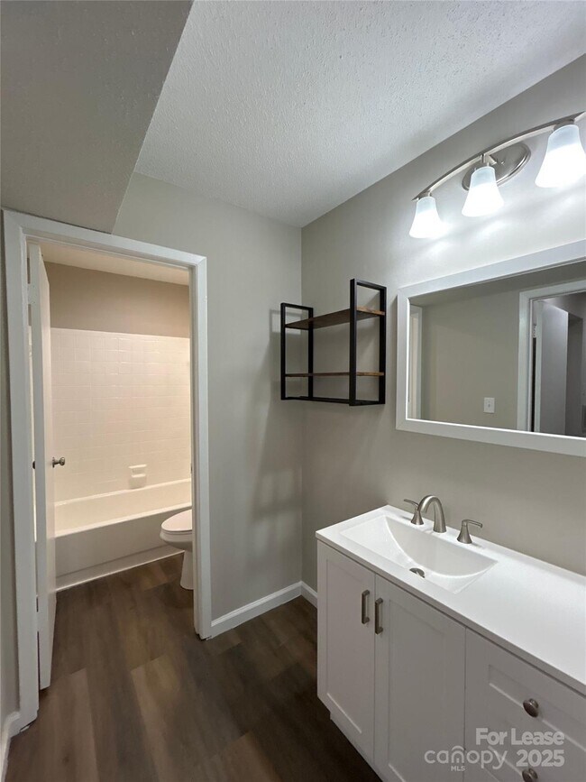 Building Photo - 5008 Sardis Rd