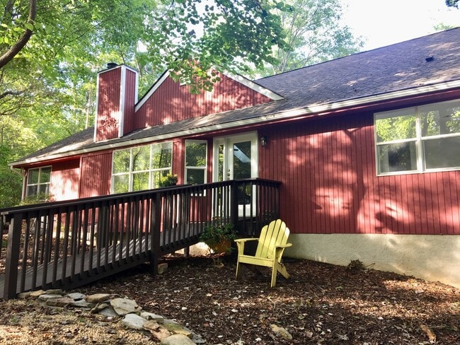 Building Photo - Black Mountain Rental