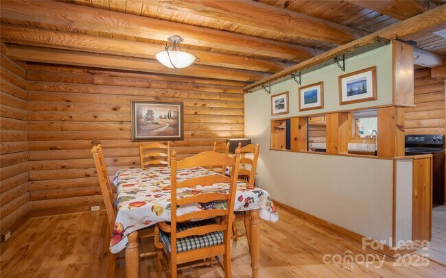 Building Photo - 2038 Toms Creek Rd