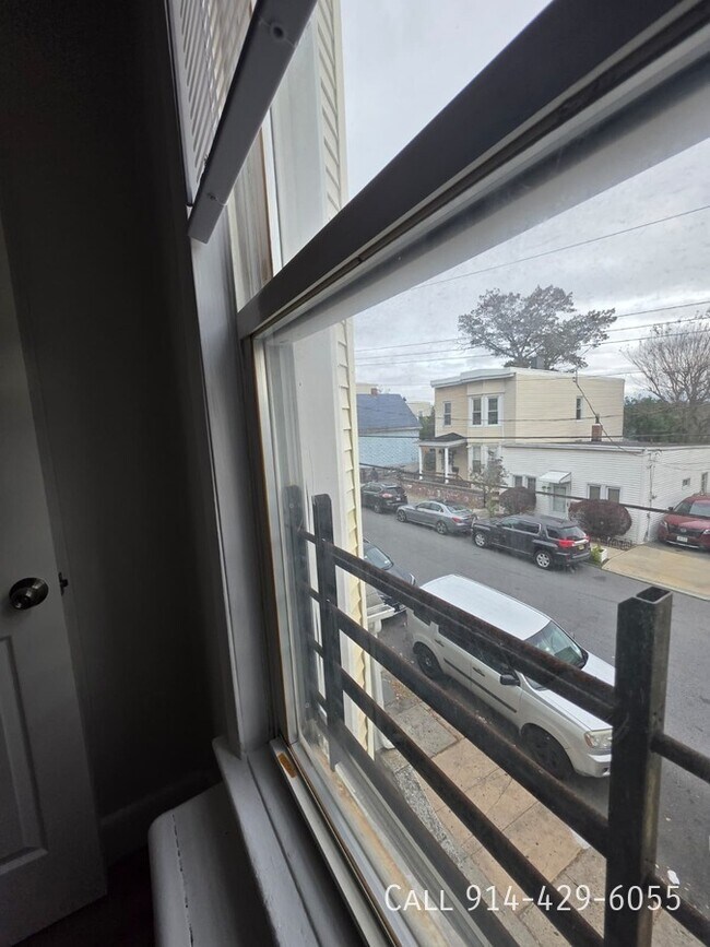 Building Photo - 143 Voss Ave