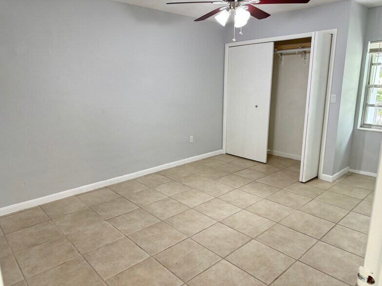 Building Photo - 9641 SW 77th Ave