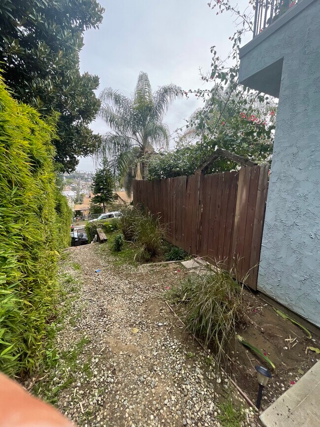 Building Photo - 1419 Allesandro St