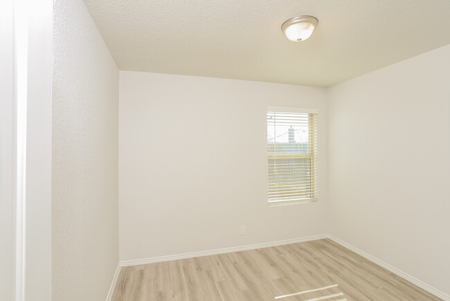 Building Photo - Somerset Trails - 3743 Somers Crest, San A...