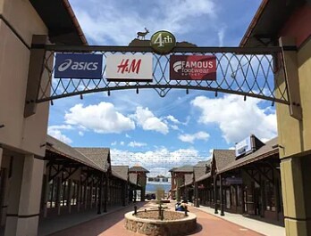 Building Photo - 3617 Mykonos Dr