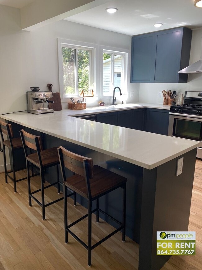 Building Photo - Beautiful Property with 3/1.5 Home!