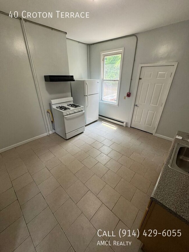 Building Photo - 40 Croton Terrace